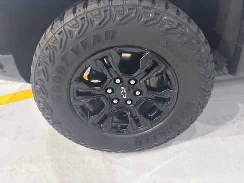 Used 2025 Chevrolet Silverado 1500 ZR2 w/ Technology Package image 38