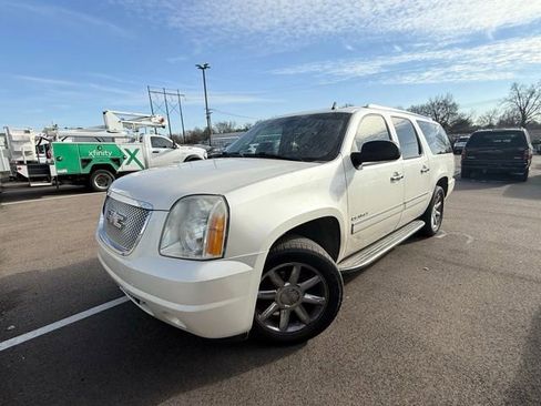 Used 2011 GMC Yukon XL Denali image 2
