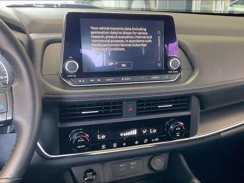 Used 2025 Nissan Rogue SV FWD image 10