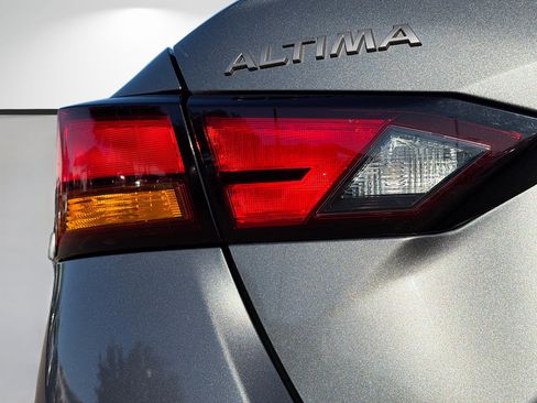 Used 2024 Nissan Altima 2.5 SV image 10