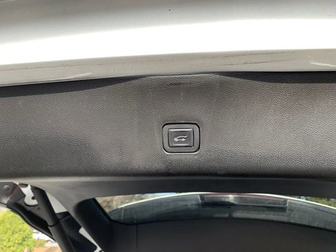 Used 2019 Chevrolet Traverse LT image 27