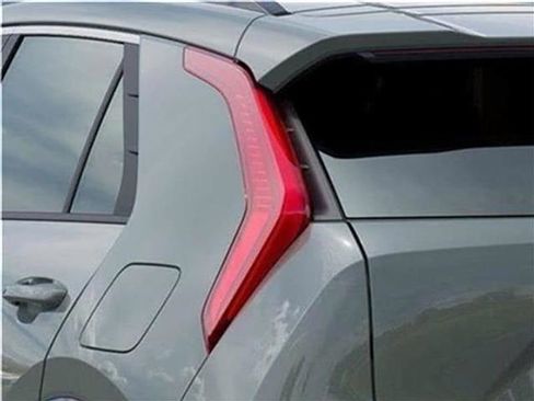 New 2025 Kia Niro EX Touring image 28