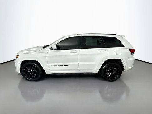 Used 2018 Jeep Grand Cherokee Altitude RWD image 4