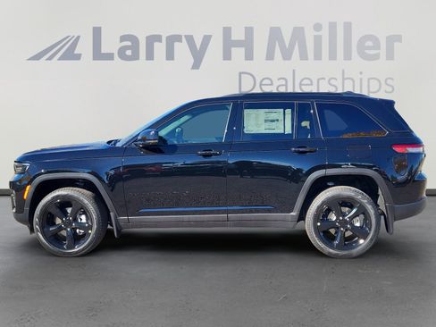New 2025 Jeep Grand Cherokee Limited w/ Black Appearance Package image 3