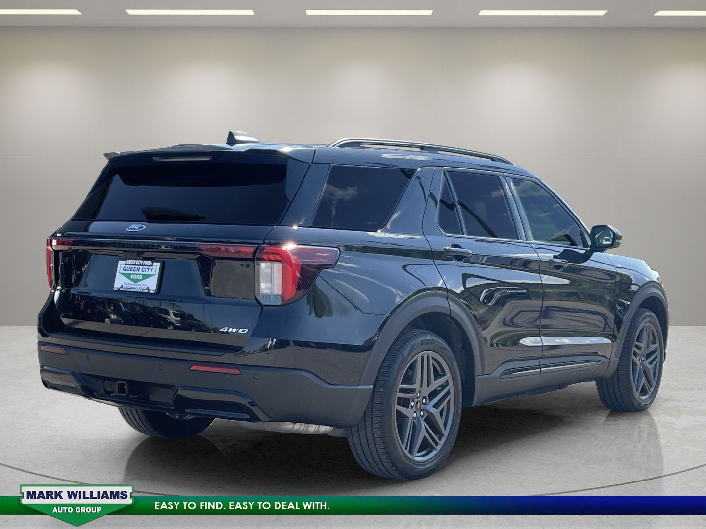Used 2025 Ford Explorer ST-Line w/ ST-Line Street Pack AWD/4WD image 3