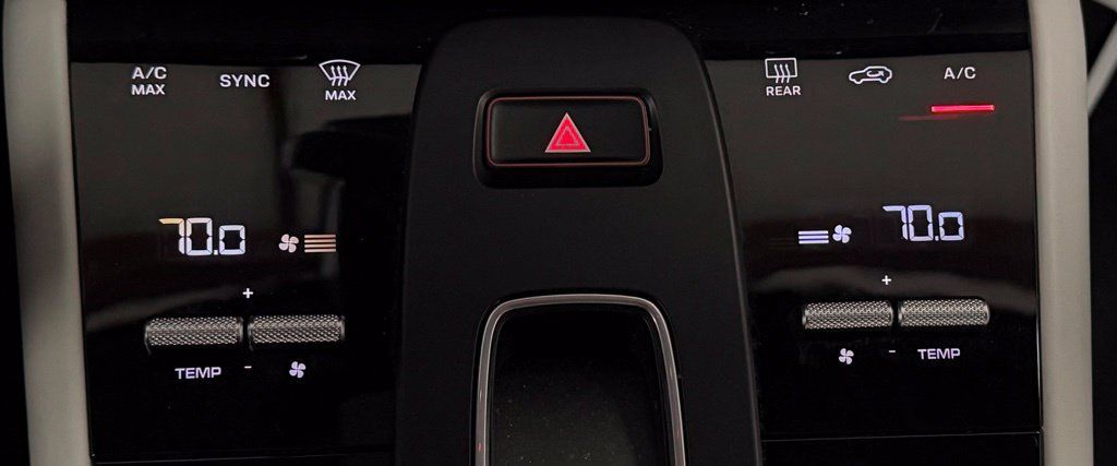 Used 2023 Porsche Macan AWD/4WD image 19