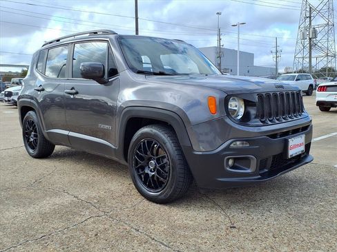 Used 2018 Jeep Renegade Latitude w/ Popular Equipment Group image 2