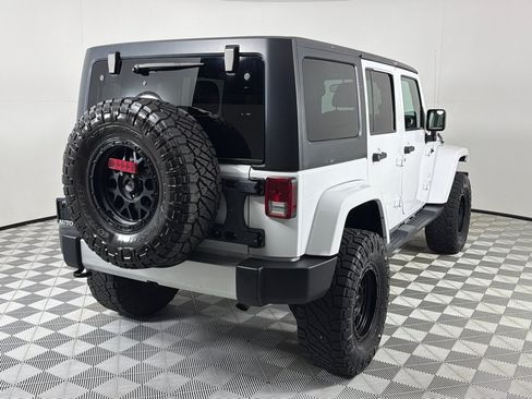 Used 2017 Jeep Wrangler Unlimited Sahara AWD/4WD image 5