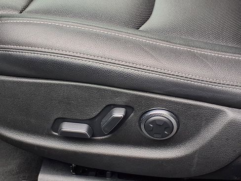 Used 2025 Genesis GV70 2.5T image 4