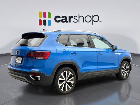 Used 2022 Volkswagen Taos SE w/ Panoramic Sunroof Package image 5