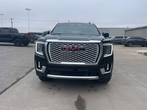 Used 2021 GMC Yukon Denali w/ Denali Premium Package image 2