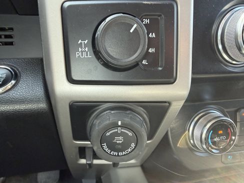 Used 2019 Ford F150 Lariat w/ Equipment Group 502A Luxury AWD/4WD image 13