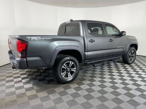 Used 2019 Toyota Tacoma TRD Sport image 7