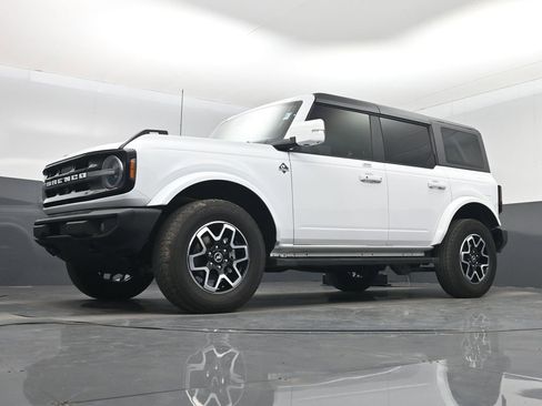 Used 2023 Ford Bronco Outer Banks image 44