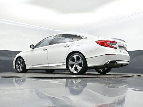 Used 2018 Honda Accord Touring image 40