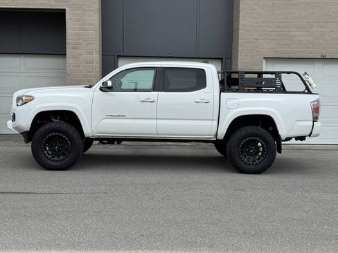 Used 2017 Toyota Tacoma Limited w/ Tow Package AWD/4WD image 2