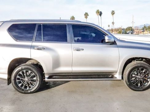 Used 2023 Lexus GX 460 Premium w/ Premium Package image 13
