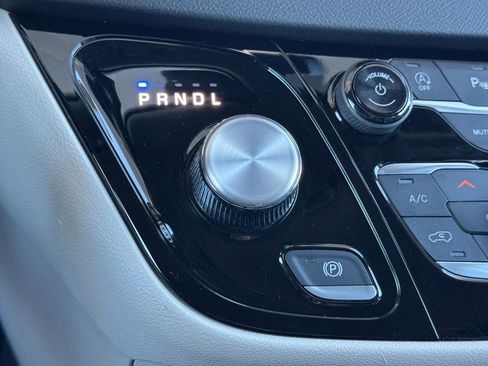 Used 2024 Chrysler Pacifica Touring-L image 20