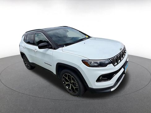 Used 2025 Jeep Compass Limited AWD/4WD image 2