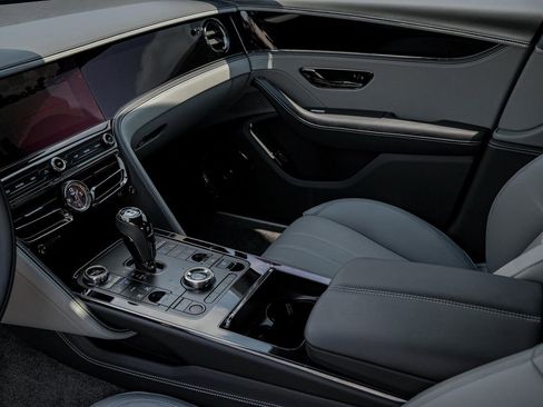New 2025 Bentley Flying Spur Plug-In Hybrid AWD/4WD image 17