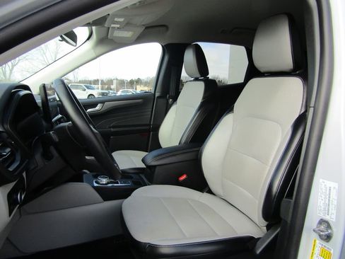 Used 2025 Ford Escape SE FWD image 14