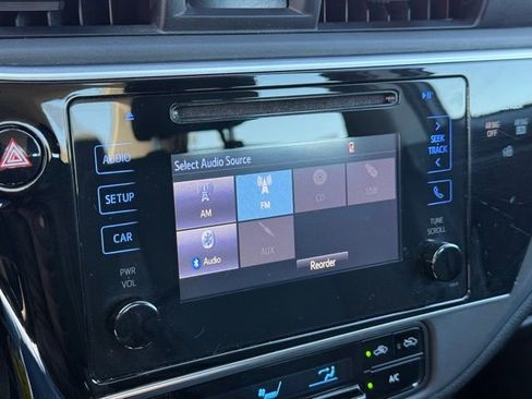 Used 2017 Toyota Corolla LE image 23