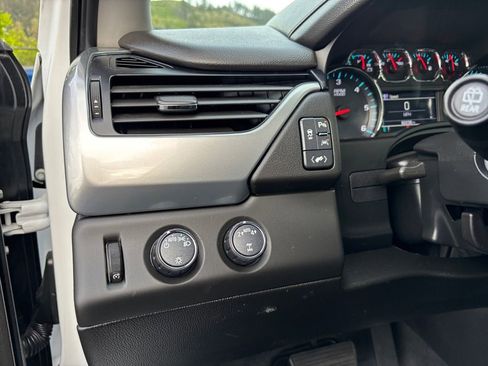 Used 2019 Chevrolet Suburban LT AWD/4WD image 20