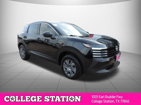 Used 2025 Nissan Kicks S AWD/4WD image 3