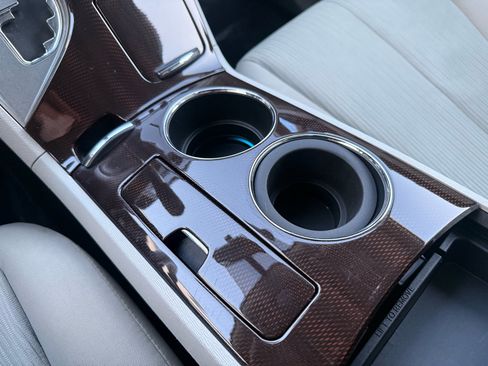 Used 2010 Toyota Venza 4dr Wgn I4 AWD (Natl) image 31