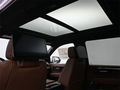 New 2026 Chevrolet Suburban High Country image 32