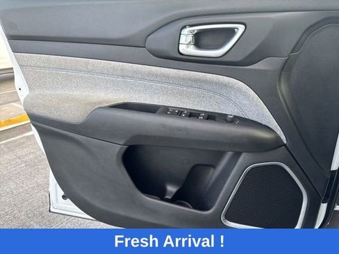 Used 2023 Jeep Compass Sport image 10