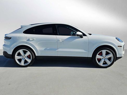 Used 2025 Porsche Cayenne S AWD/4WD image 6