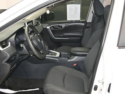 Used 2025 Toyota RAV4 LE AWD/4WD image 16