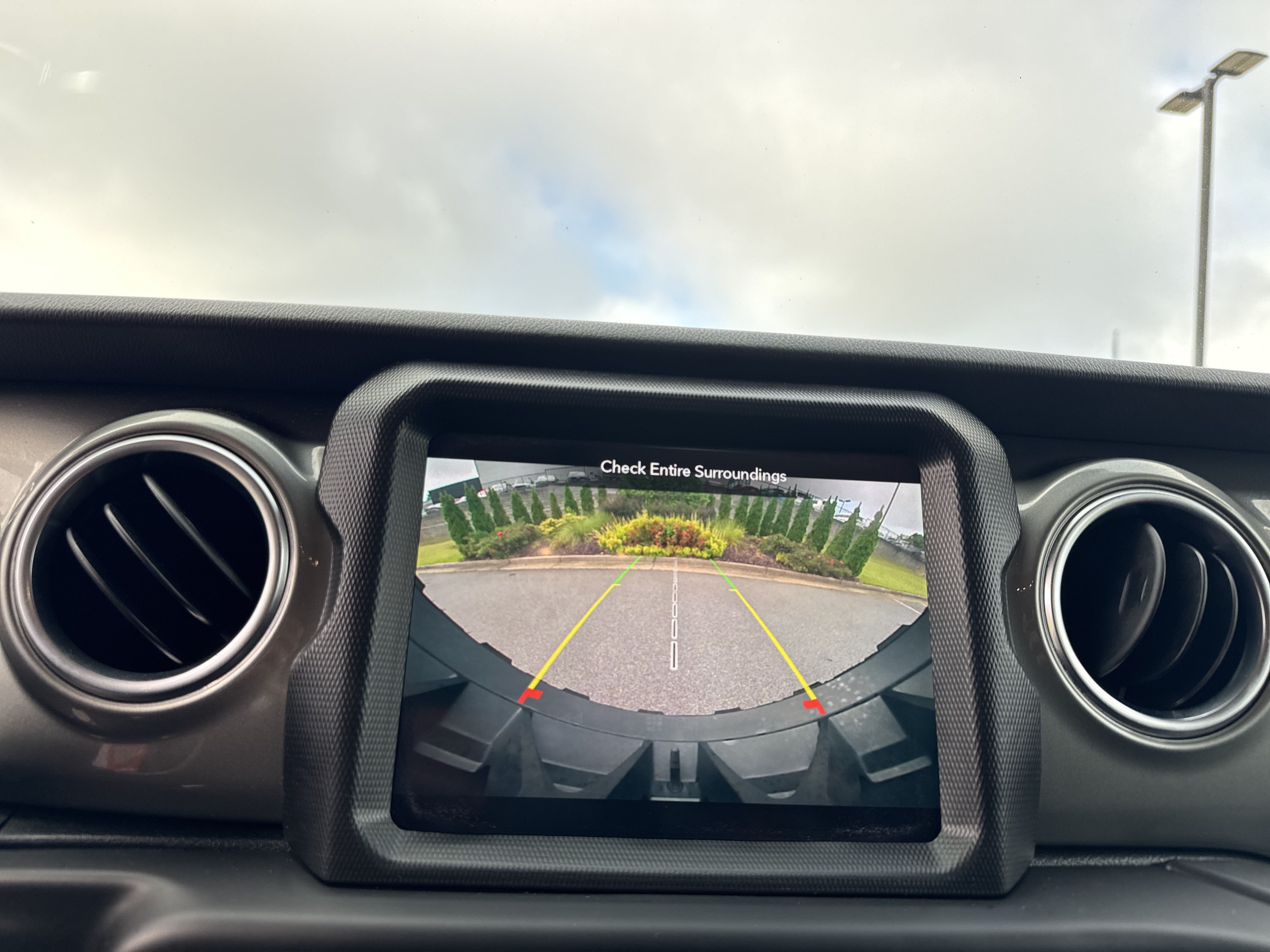 Used 2020 Jeep Wrangler Unlimited Sahara w/ Uconnect 4C Nav & Sound Group AWD/4WD image 24