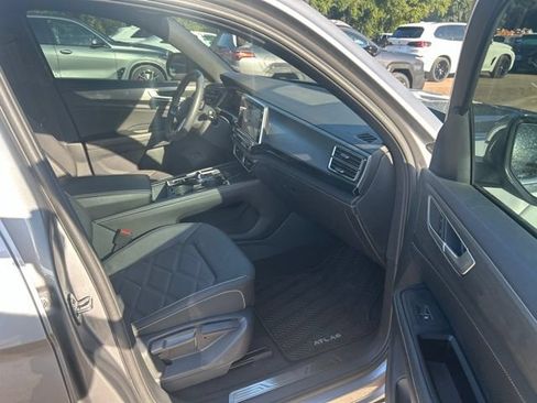Used 2024 Volkswagen Atlas Cross Sport SE w/ Panoramic Sunroof Package AWD/4WD image 9