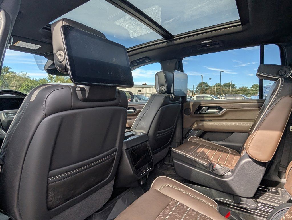Used 2026 GMC Yukon XL Denali Ultimate w/ LPO, Floor Liner Package AWD/4WD image 9