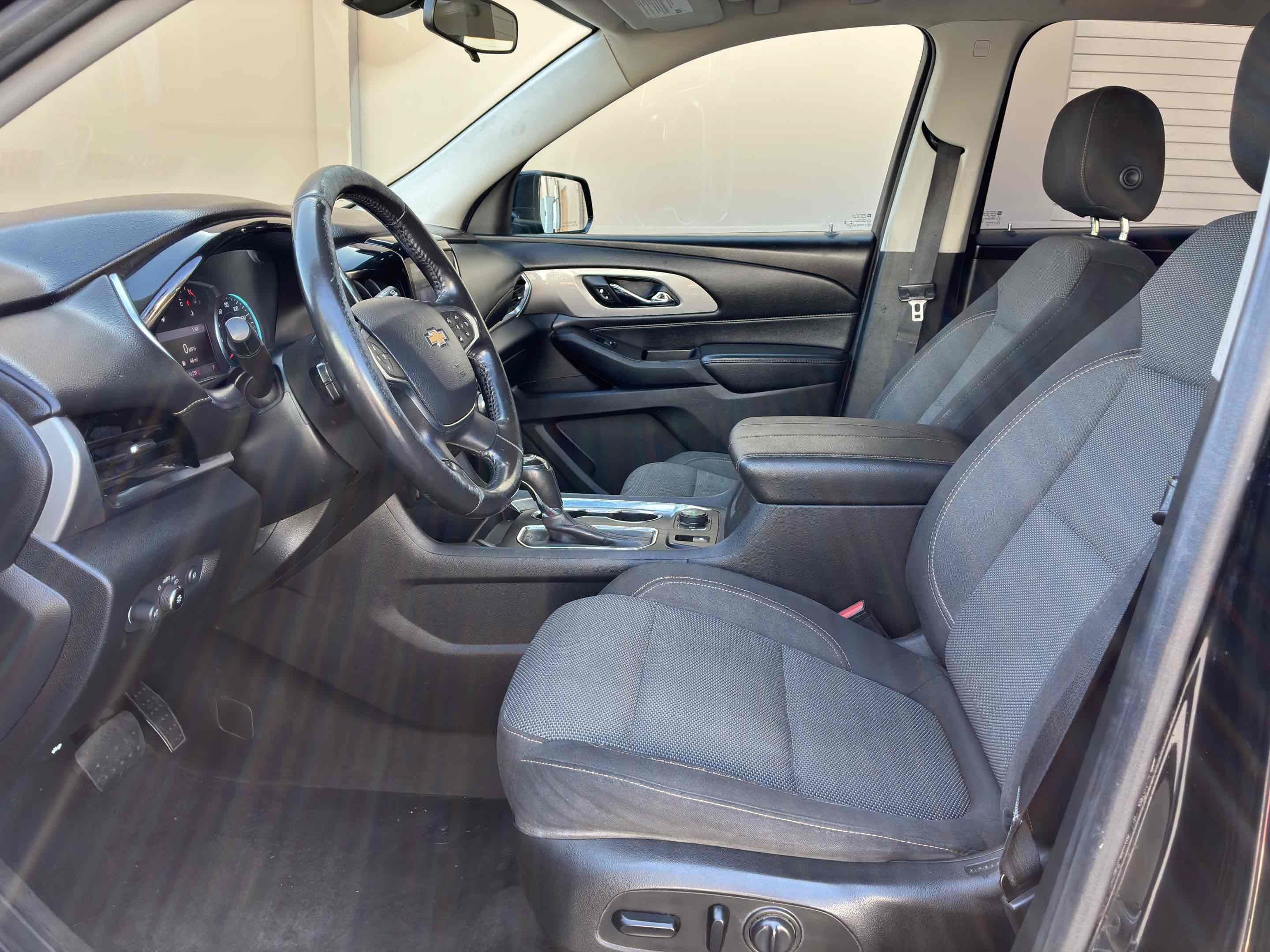 Used 2020 Chevrolet Traverse LT FWD image 34