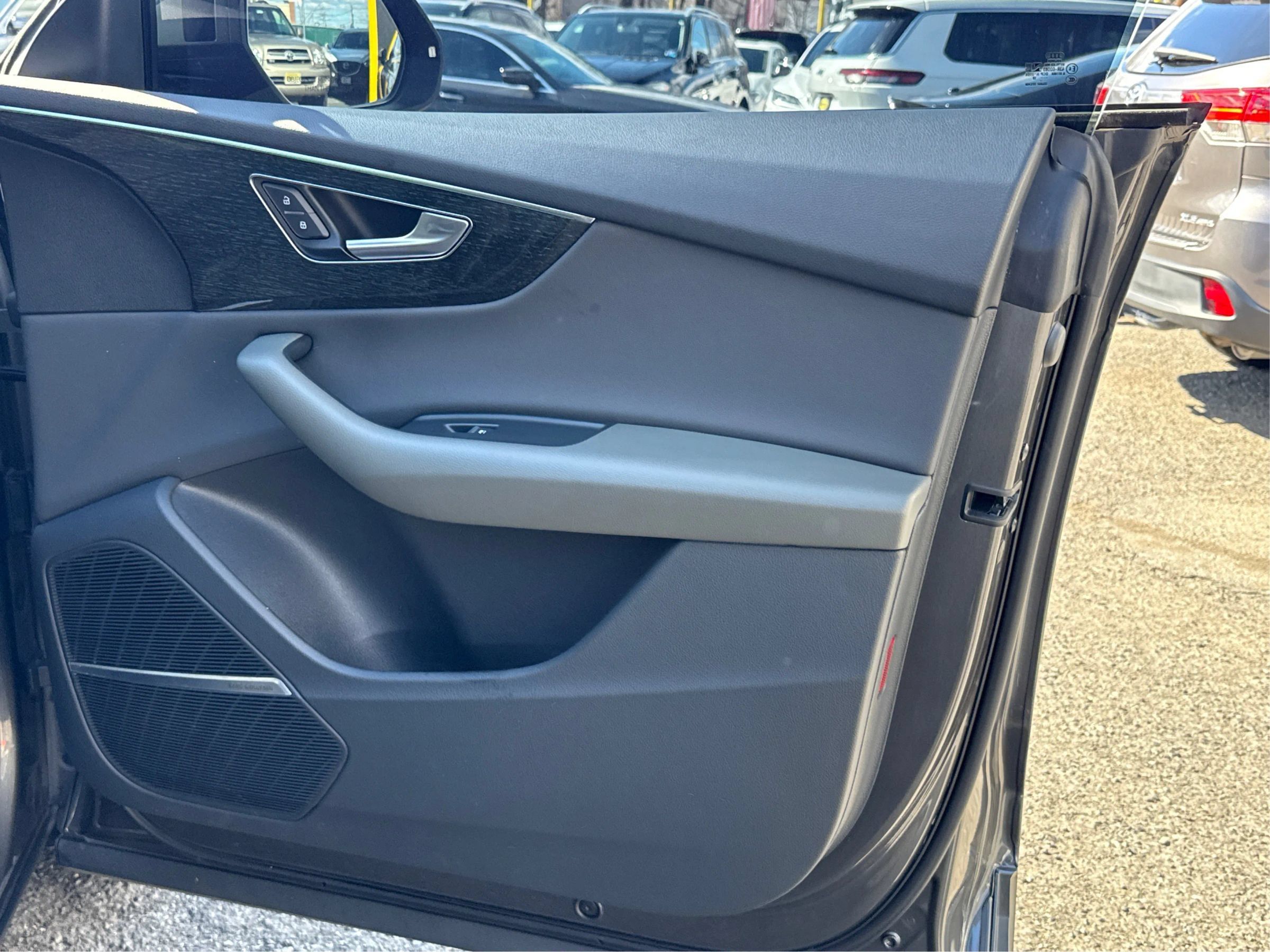 Used 2019 Audi Q8 Premium Plus AWD/4WD image 19