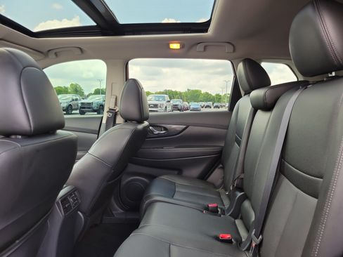 Used 2018 Nissan Rogue SL w/ Premium Package AWD/4WD image 11