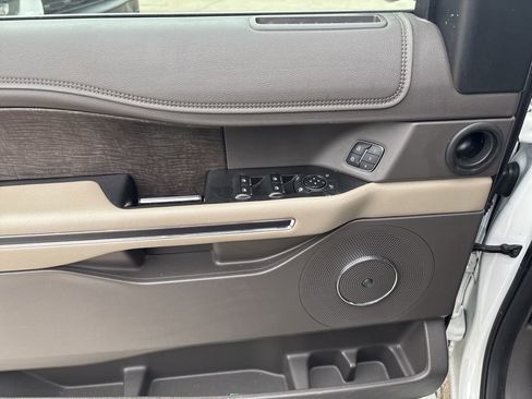 Used 2021 Ford Expedition Limited image 9