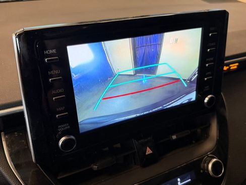 Used 2020 Toyota Corolla LE FWD image 14