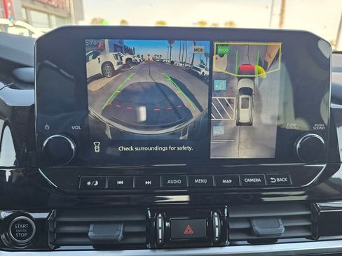 Used 2024 Nissan Pathfinder Platinum image 31