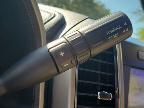 Used 2017 Ford F150 Lariat image 32