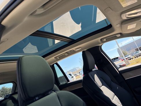 Certified 2025 Volvo XC90 B6 Plus image 15