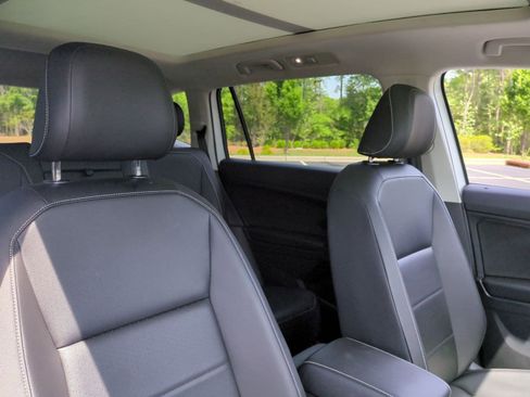 Used 2021 Volkswagen Tiguan SE w/ Panoramic Sunroof Package AWD/4WD image 31