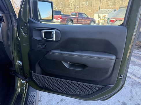 Used 2021 Jeep Gladiator Overland w/ Popular Equipment Package image 13