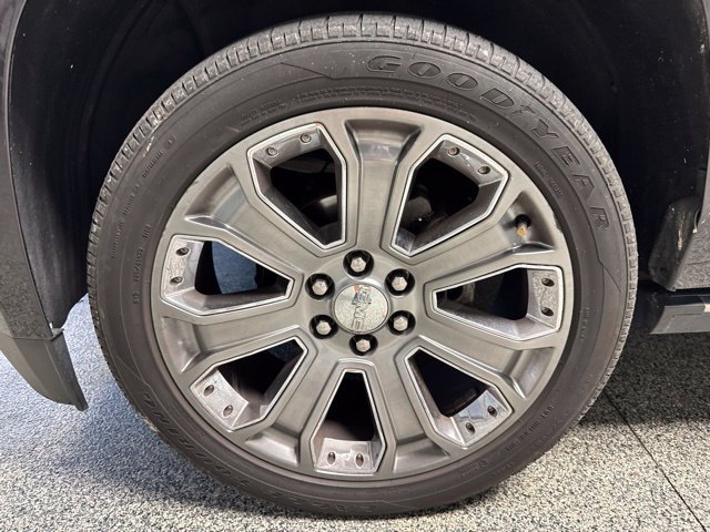 Used 2015 GMC Yukon Denali w/ Premium Package AWD/4WD image 3