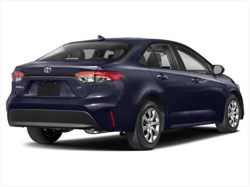 Used 2023 Toyota Corolla LE image 2