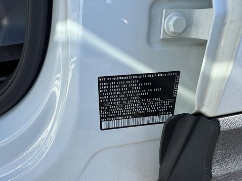 Used 2022 Volkswagen Taos SEL w/ Panoramic Sunroof Package image 2