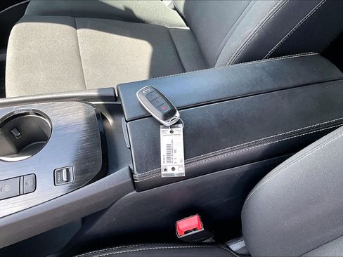 Used 2024 Nissan Rogue S FWD image 33